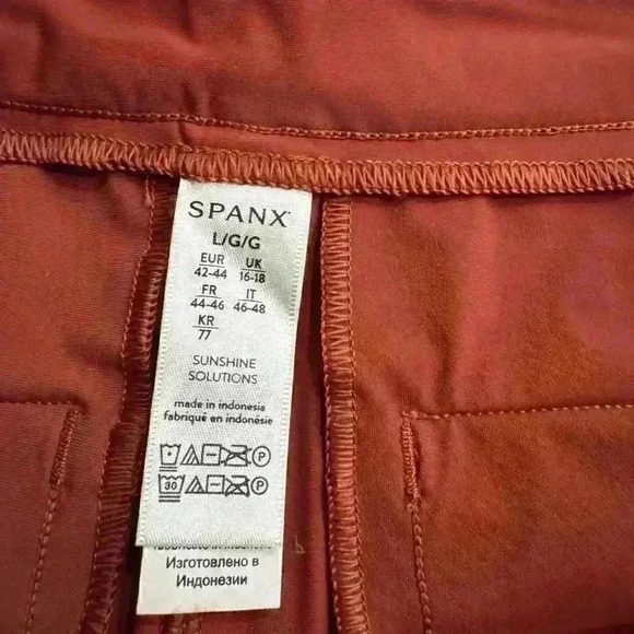 NWT Spanx Sunshine Shorts 4" Washed Red
Women's Size L - Picture 7 of 9